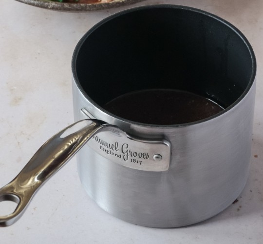 קלחת עמוקה מנירוסטה 3 שכבות עם ציפוי נון-סטיק