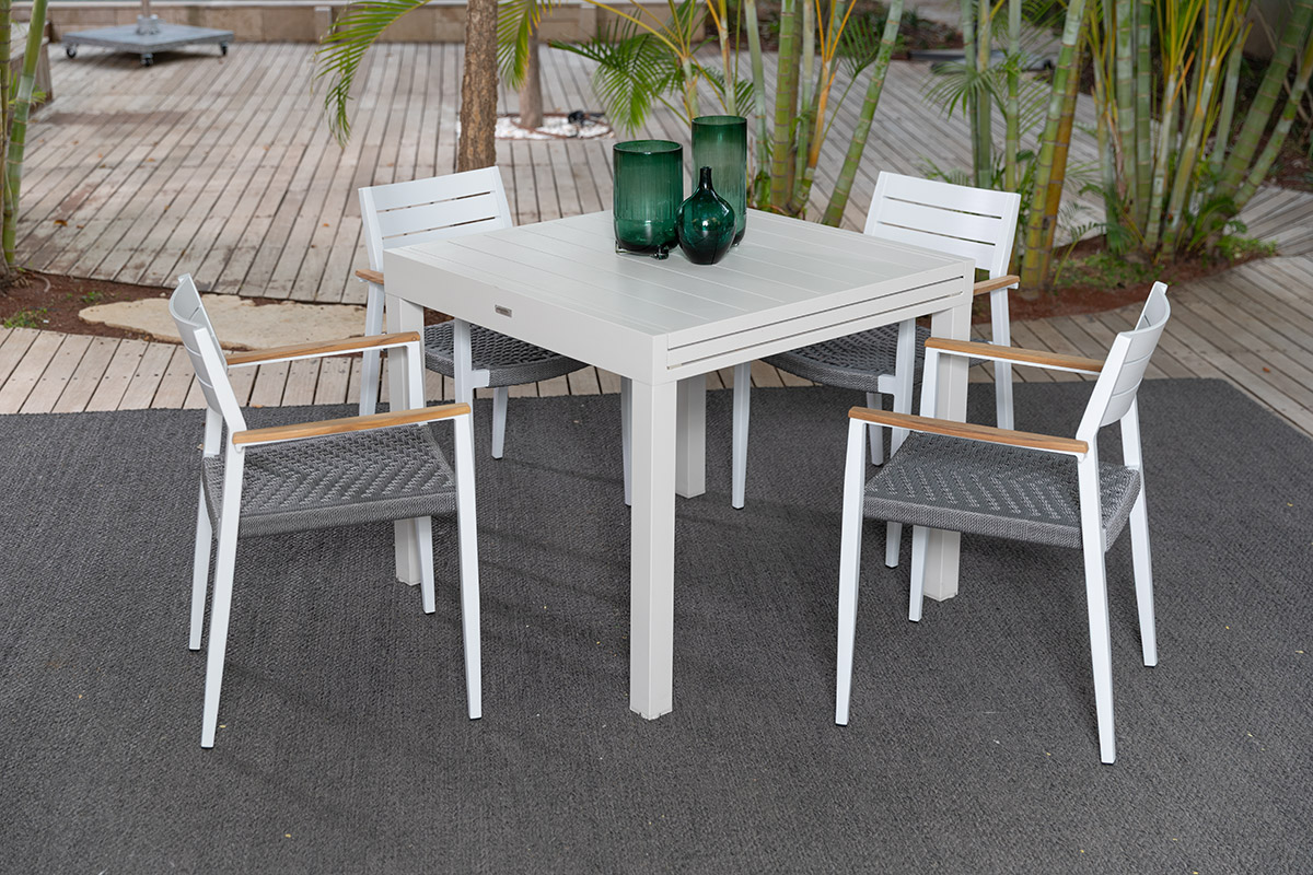 שיבס | שולחן נפתח + 4 כסאות סיטי