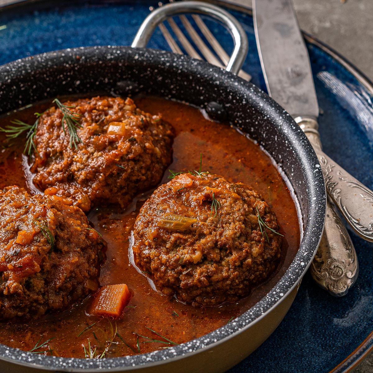 קציצות הבית ברוטב עגבניות