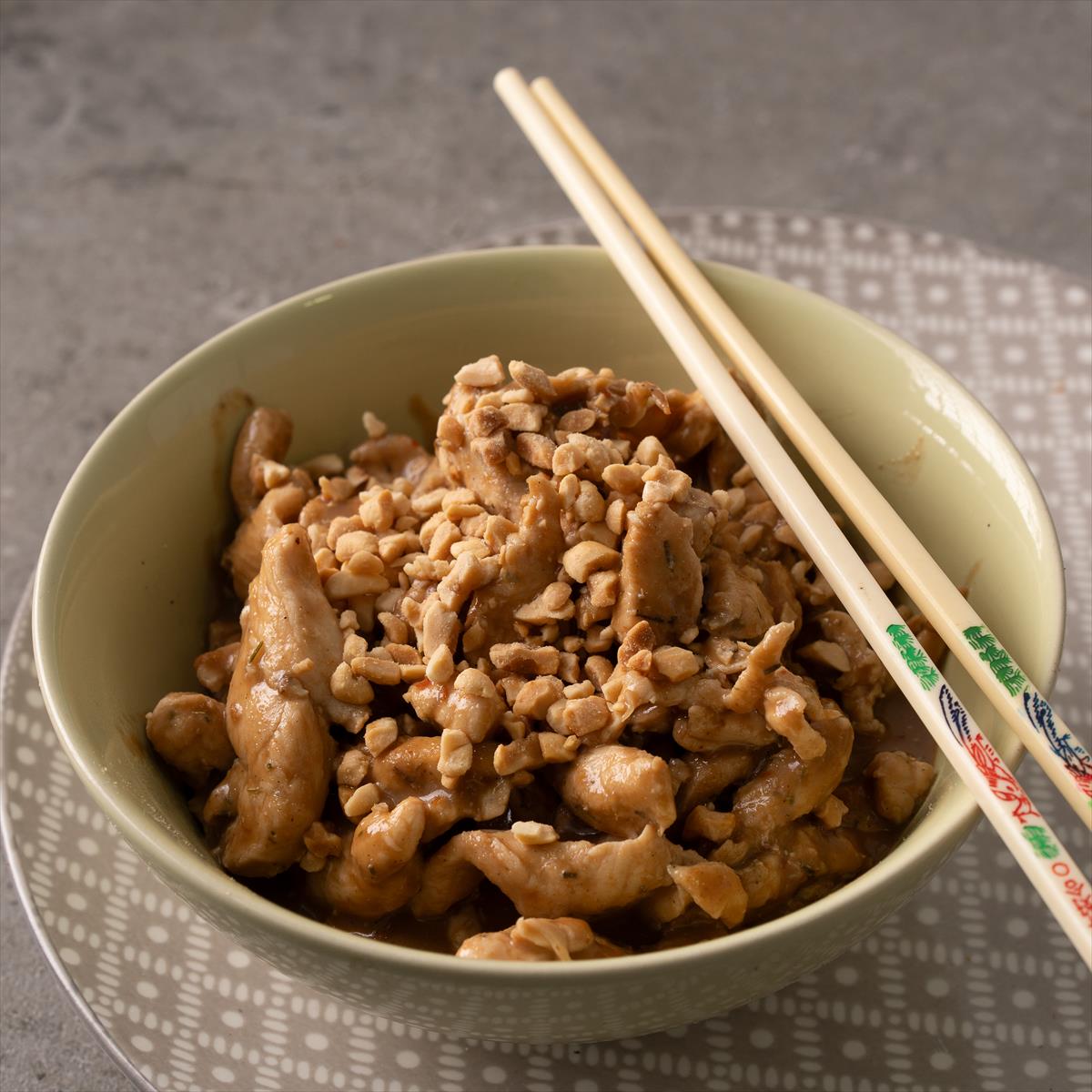 נתחי עוף ברוטב בוטנים 