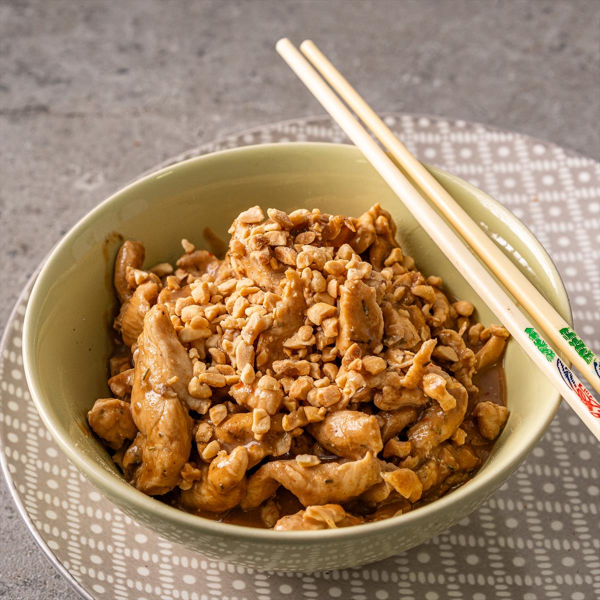 נתחי עוף ברוטב בוטנים 