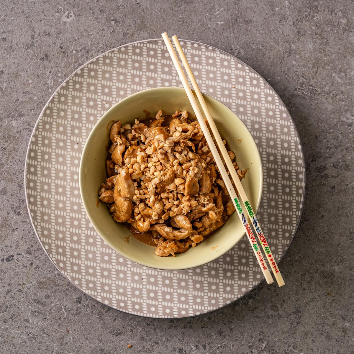 נתחי עוף ברוטב בוטנים 