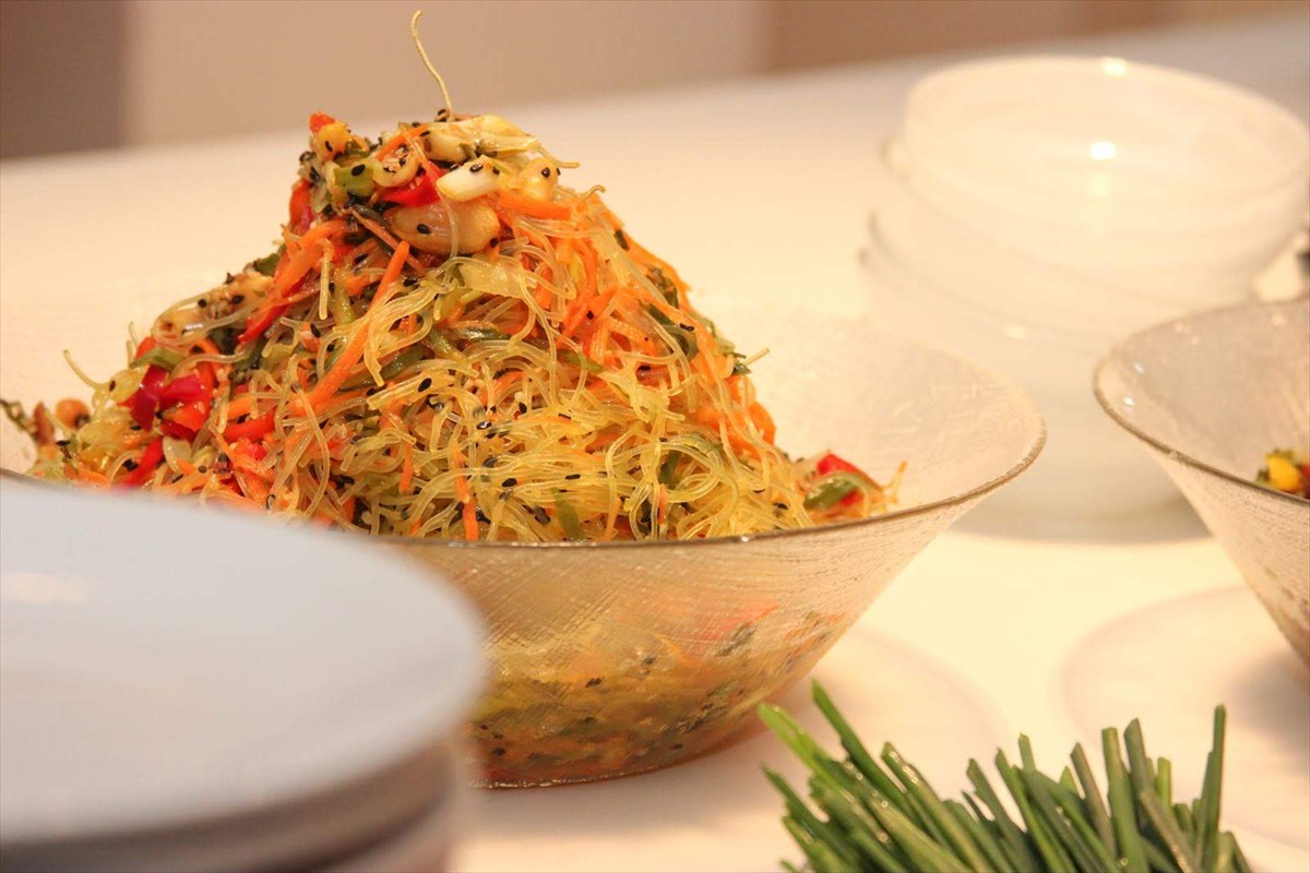 סלט אטריות שעועית