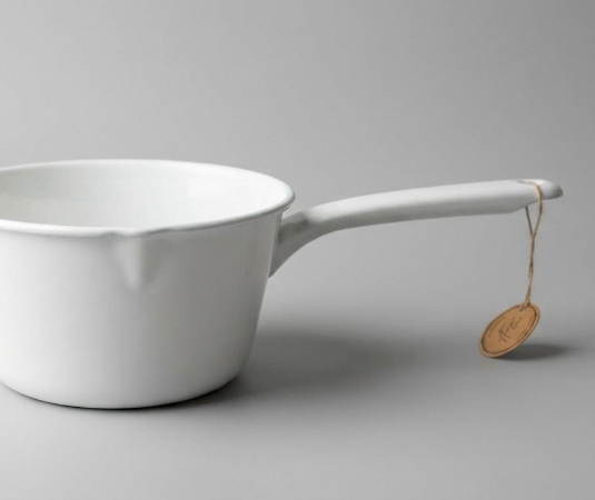 קלחת מאמייל בצבע לבן