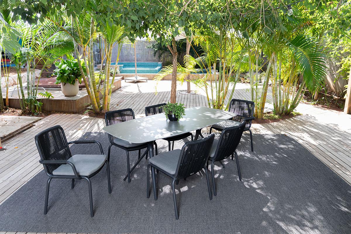 באלי | שולחן אוכל  180 ס"מ + 4 כיסאות מאווי ללא ידיות + 2 כיסאות מאווי עם ידיות