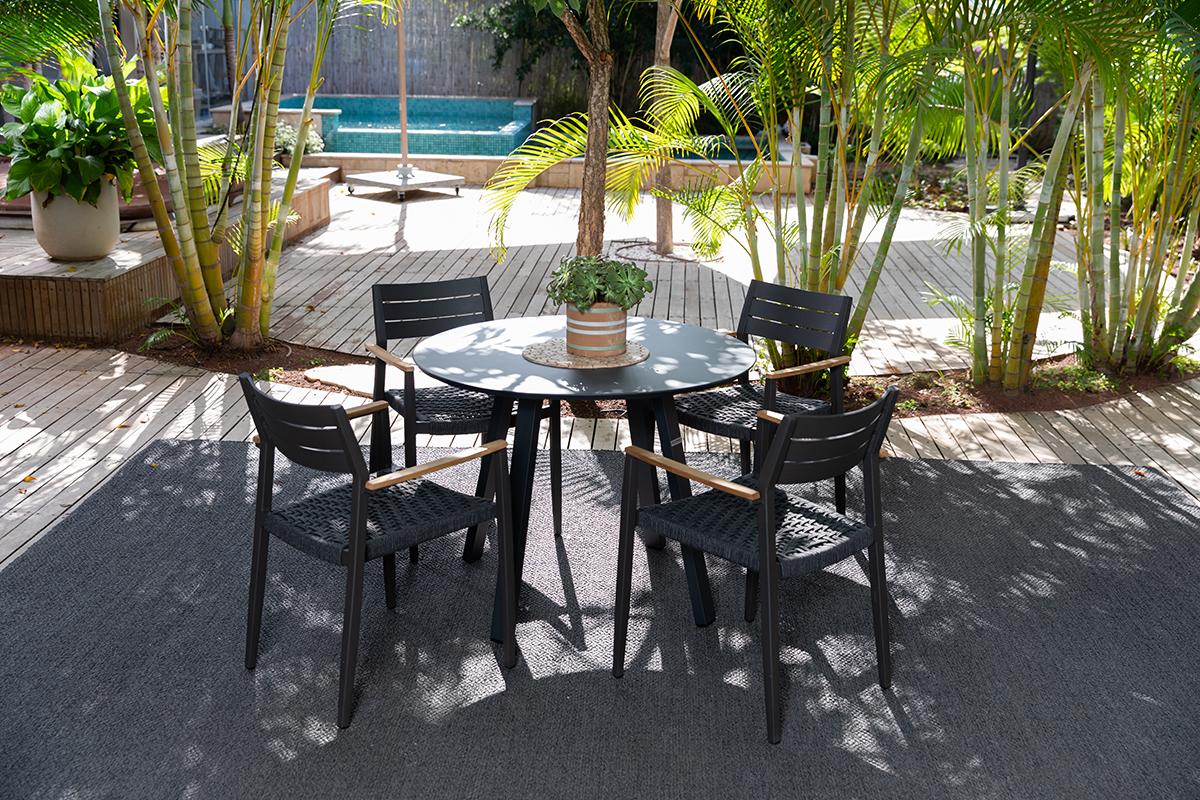 ניו מייסון | שולחן + 4 כיסאות סיטי עם ידיות