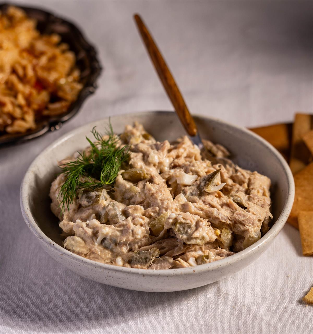 סלט טונה ביתי במיונז ומלפפון חמוץ