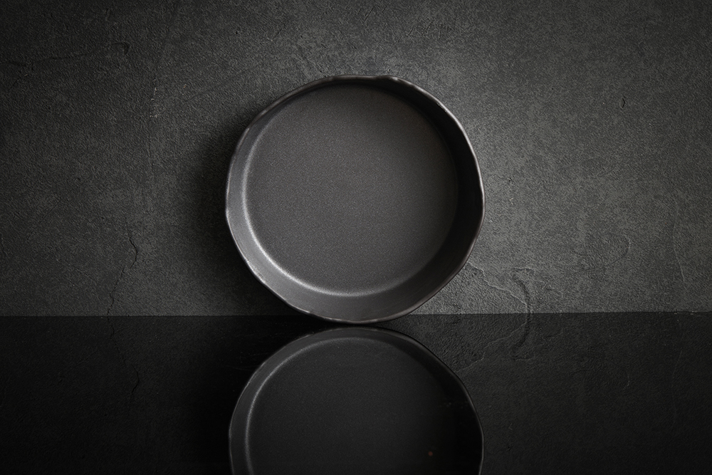 קערה גורמה 20 ס"מ שוליים גבוהים אסימטרי LEK שחור