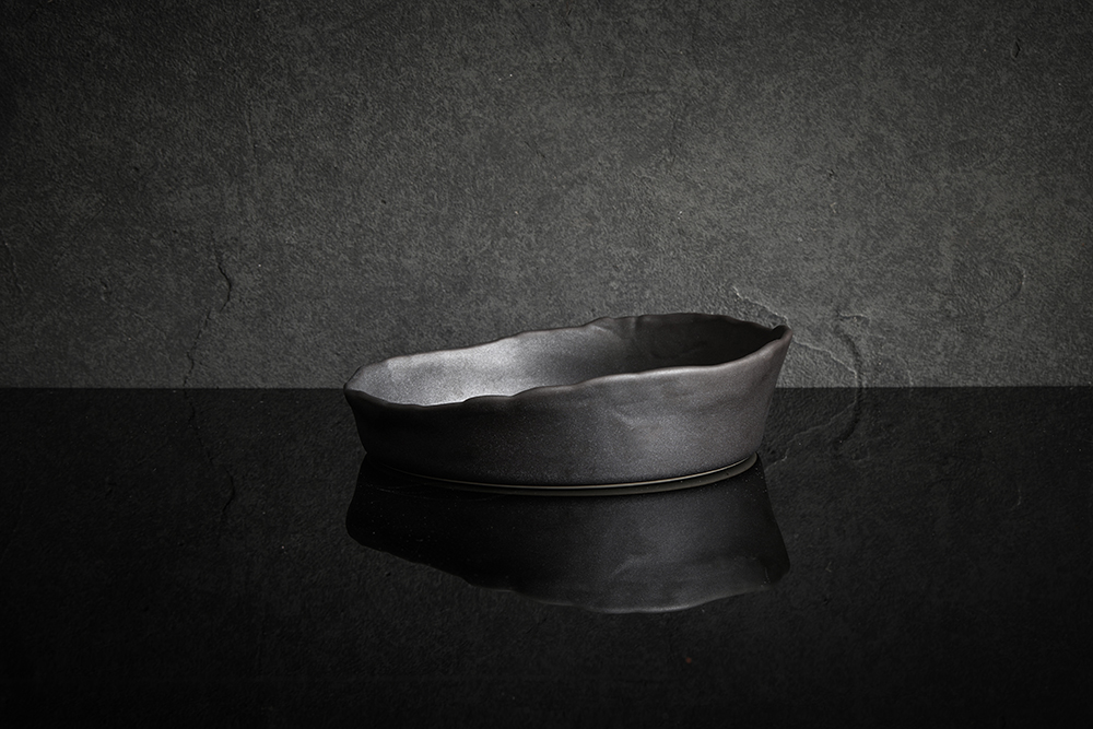 קערה גורמה 20 ס"מ שוליים גבוהים אסימטרי LEK שחור