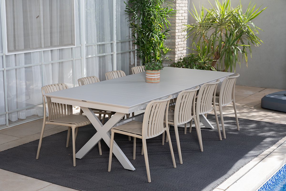 ניו וילסון | שולחן נפתח ל 4 מטרים +8 כיסאות מארס ללא ידיות בז