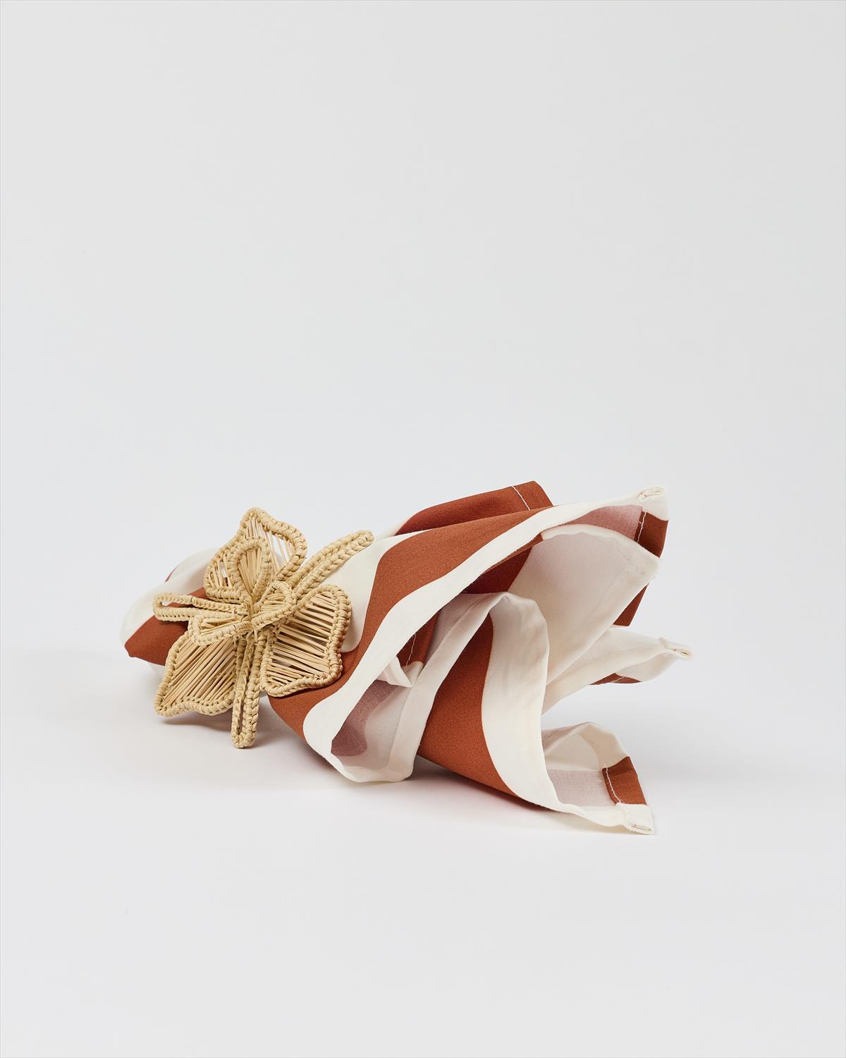 חבק בצורת עלה עבודת יד