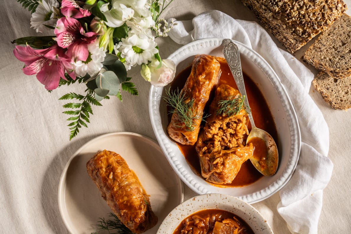 כרוב ממולא בבשר ואורז ברוטב עגבניות קלאסי