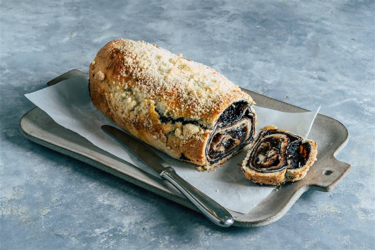 Manhattan-Style Yeast Cake