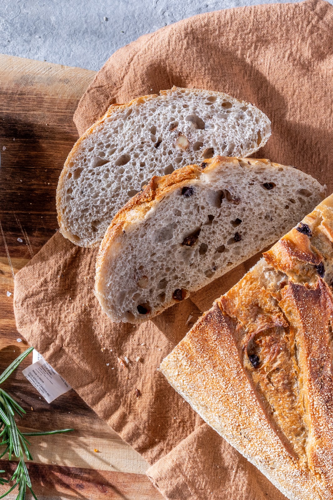 מחמצת אגוזים וצימוקים