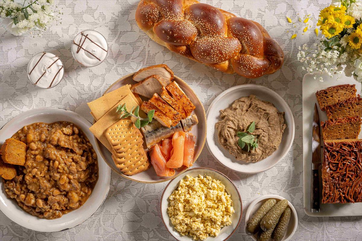 Deluxe Ashkenazi Shabbos Meal For Eight