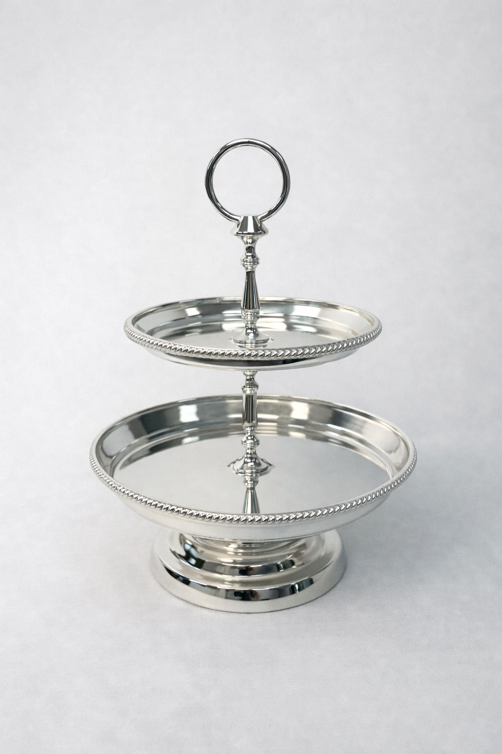 מעמד הגשה מכסף 2 קומות