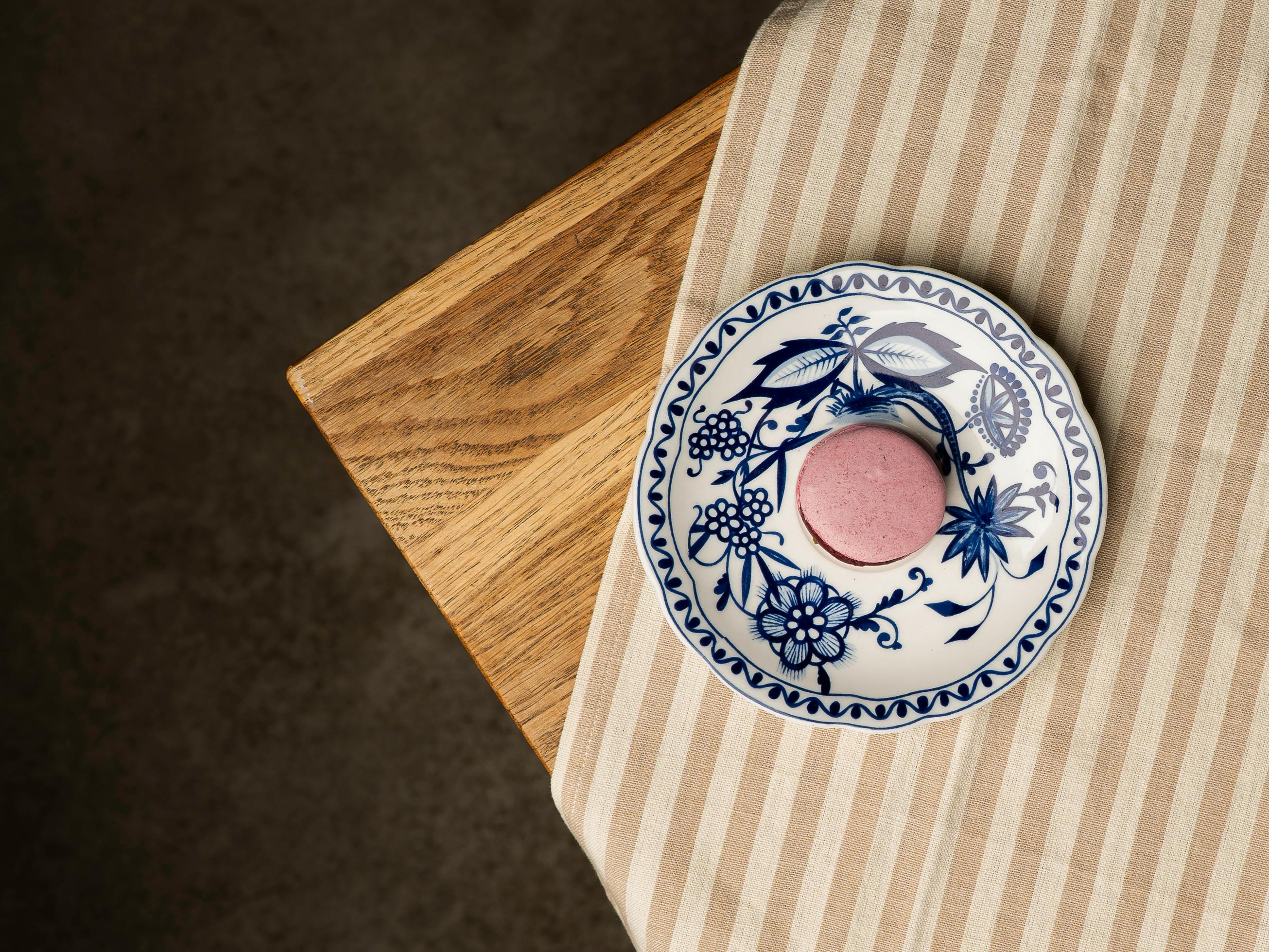 סט כלי אוכל יוקרתיים – שילוב של פונקציונליות ועיצוב מרשים