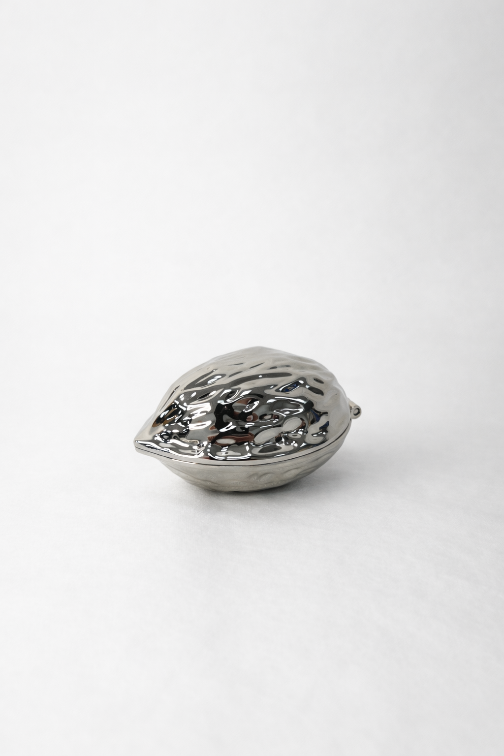 מפצח אגוזים צורת אגוז