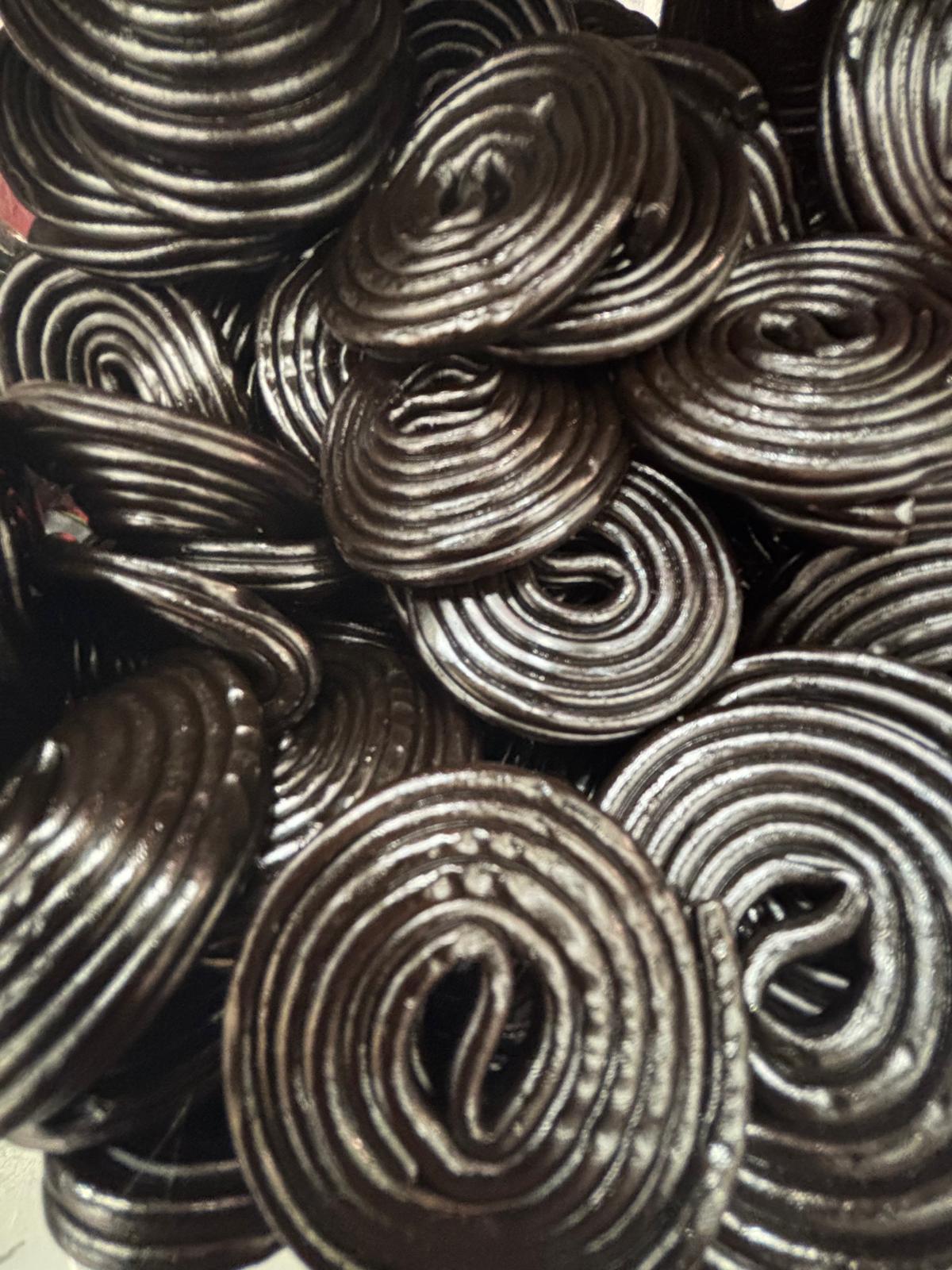 ליקריץ שחור מסולסל