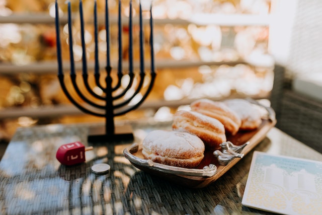 מגשי אירוח כשרים לחנוכה במשלוח – גולדיס דף משוכפל