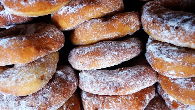 מגשי אירוח כשרים מהדרין לחנוכה – גולדיס דף משוכפל