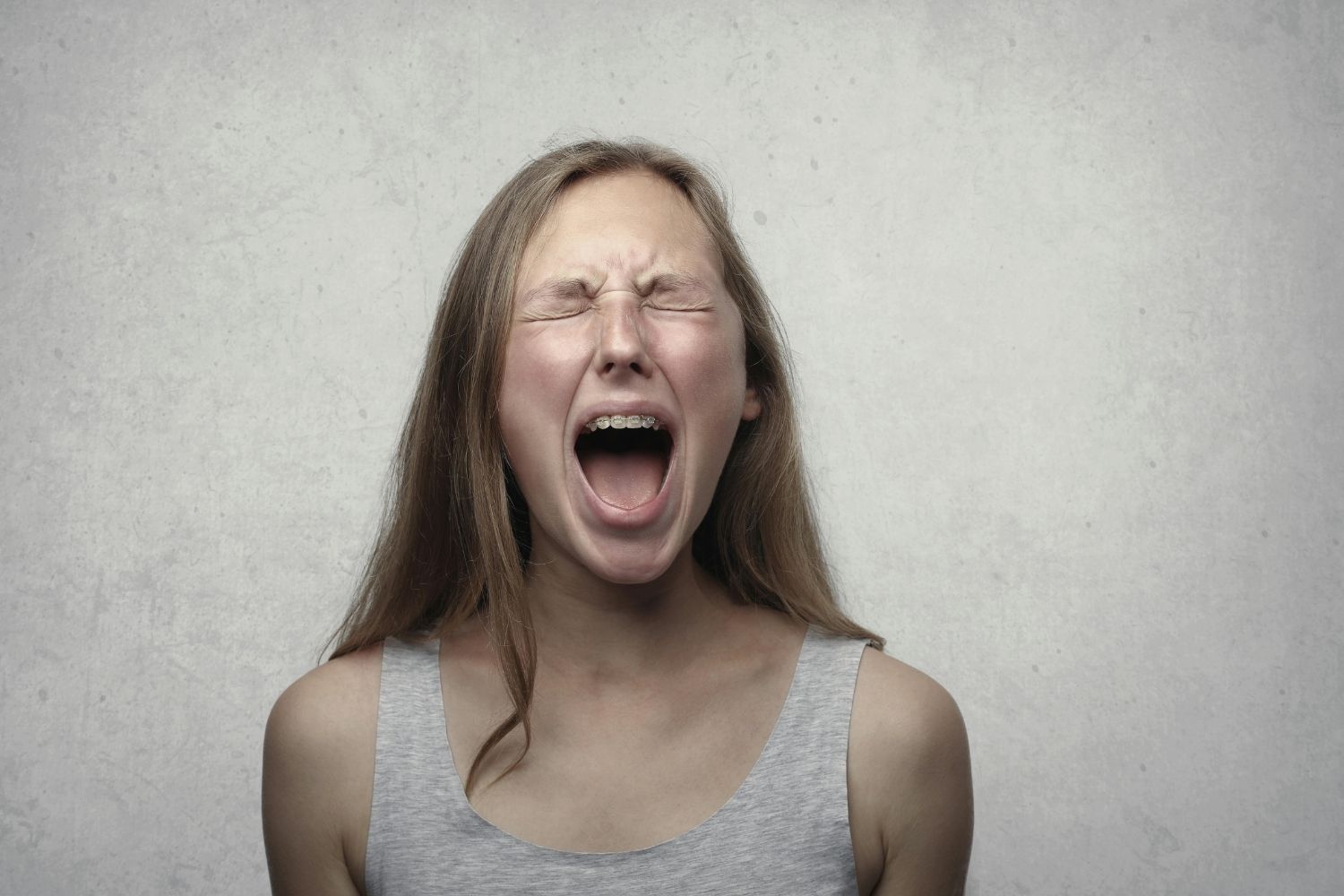 טיפול שיניים לחרדתיים- איך מתמודדים עם חרדה דנטלית ומהם פתרונות הטיפול המתקדמים כיום?