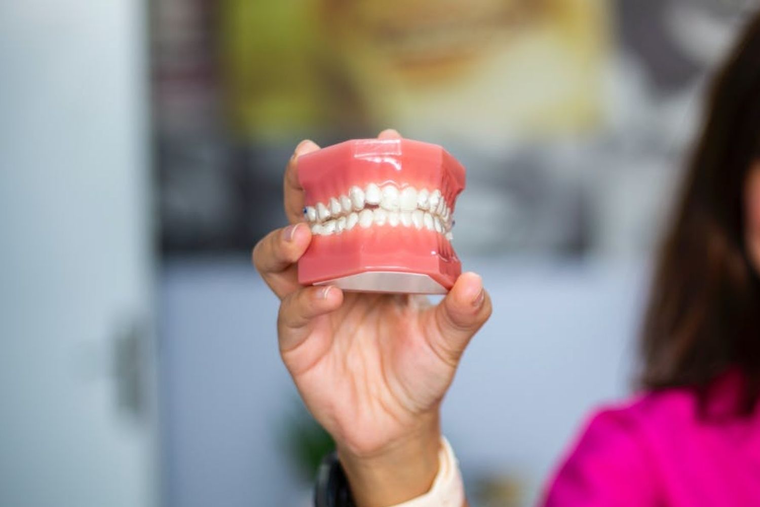 שתלים ללא הרמת סינוס: הפתרון המתקדם לשיקום הלסת העליונה