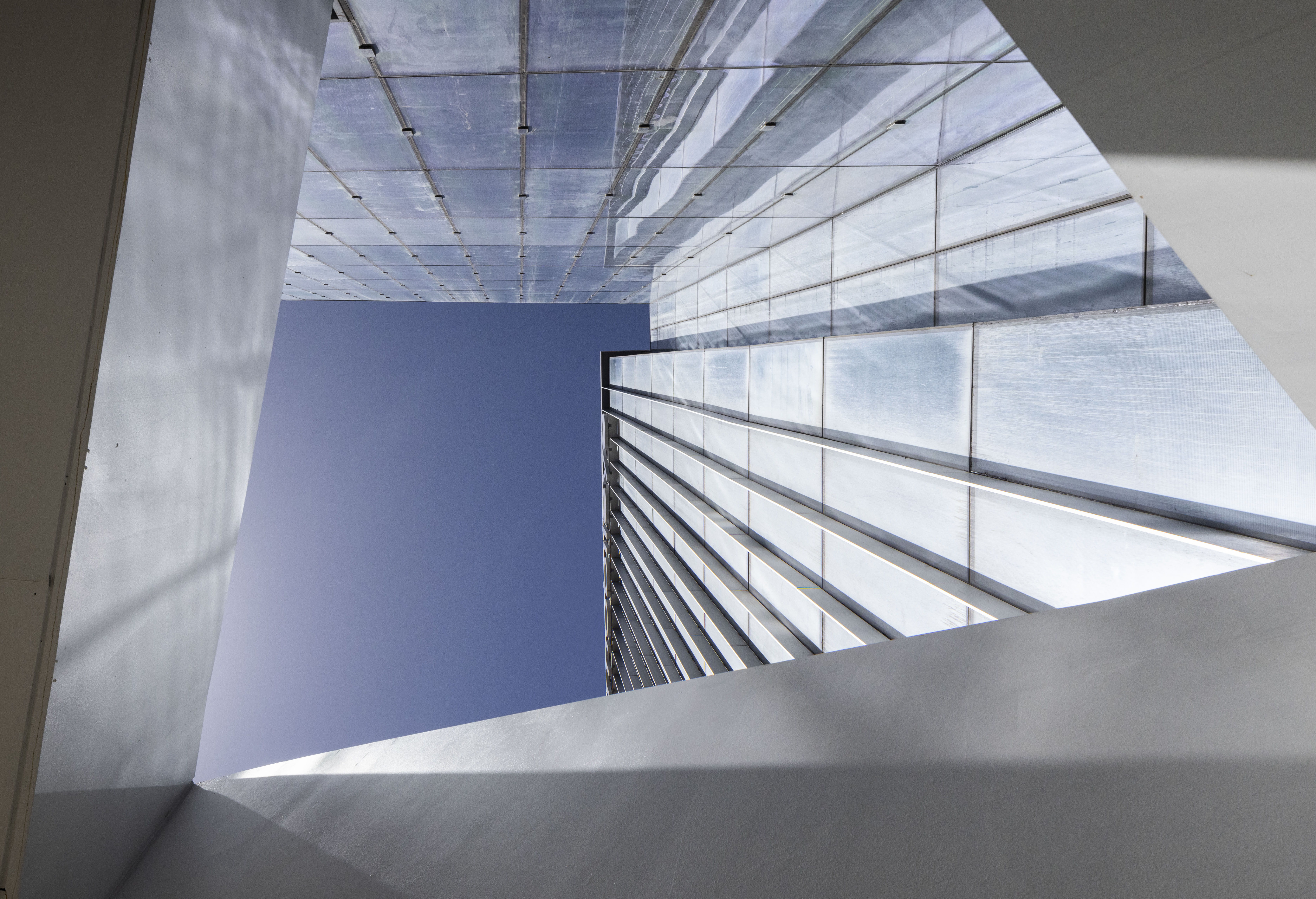 תבדקו אם הבניין שלכם לא הפך לפצצת זמן מתקתקת ! מערכות פינוי עשן: הסיכון התפעולי הסמוי שחברות הניהול חייבות להכיר