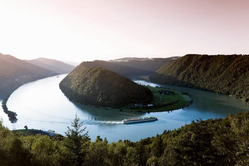 המלכה הכחולה של אירופה: למה שייט בדנובה הוא החופשה המושלמת עבורכם?