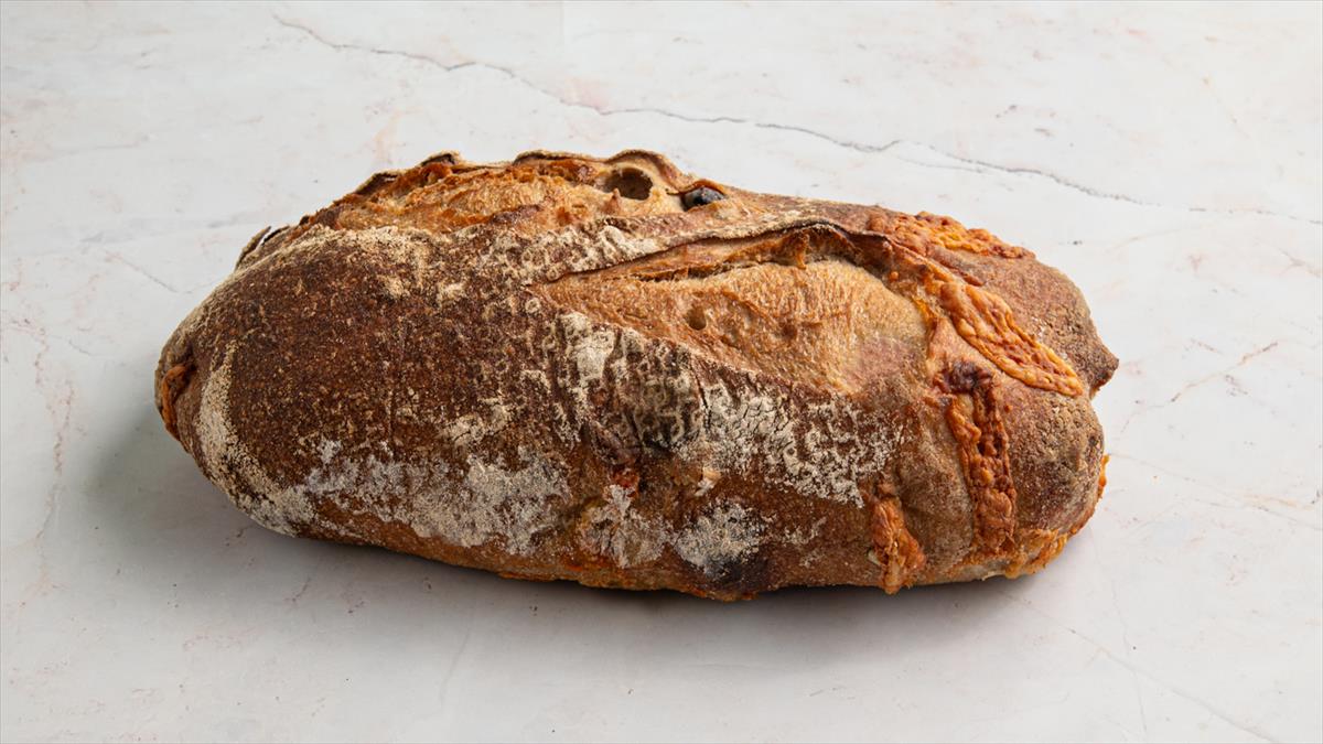 לחם זיתים וגבינה