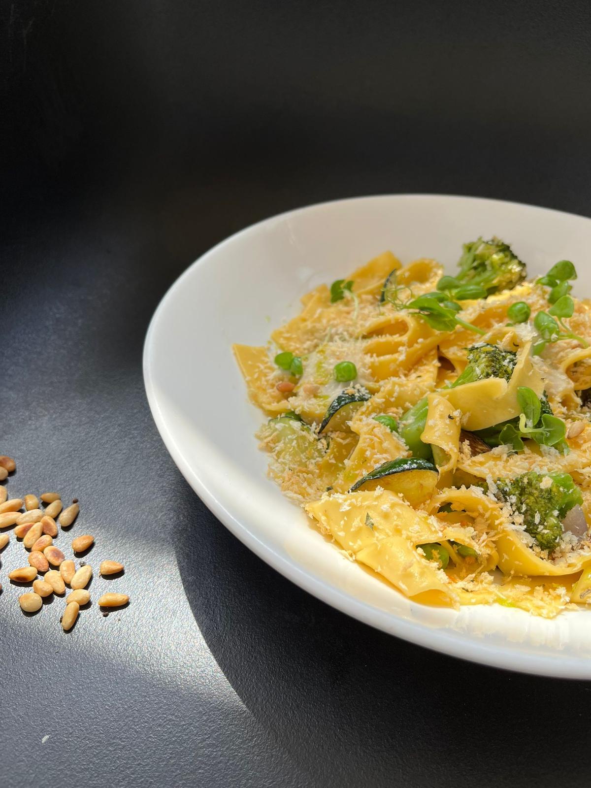 עסקית צהריים