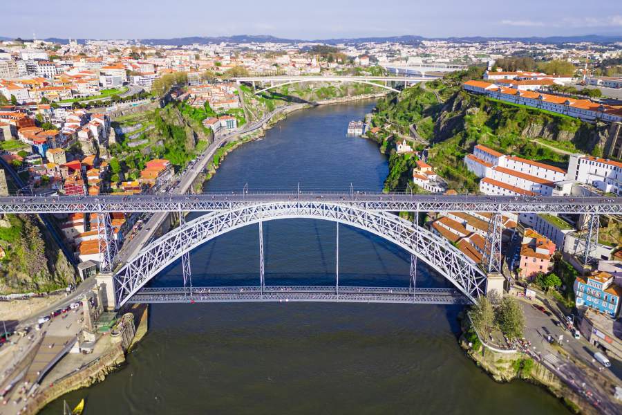 גשר בפורטו מעל הדוארו