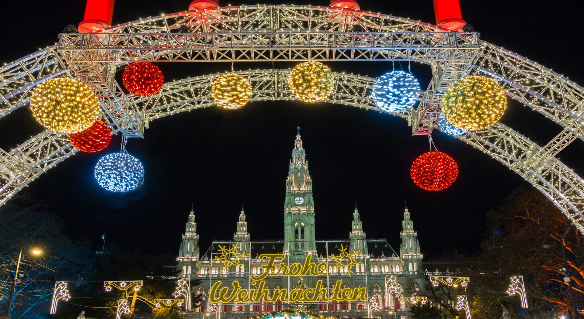 קונצרט חורפי על הדנובה: שיט חגיגי בין בירות המוזיקה והאמנות - מודרך ברוסית