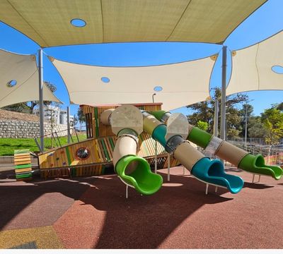 תכנון גן משחקים מעץ רוביניה בחריש