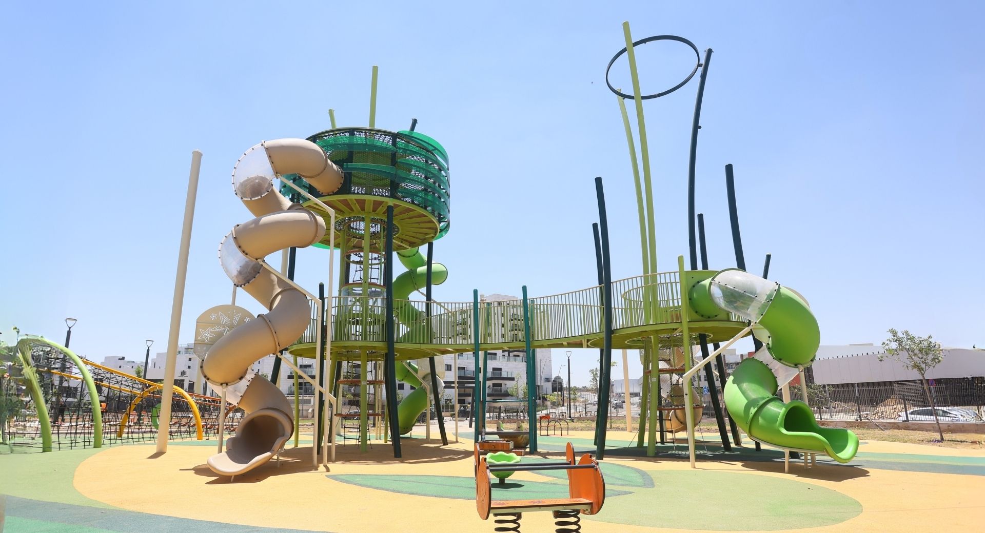 תכנון וביצוע גן משחקים חדשני באופקים