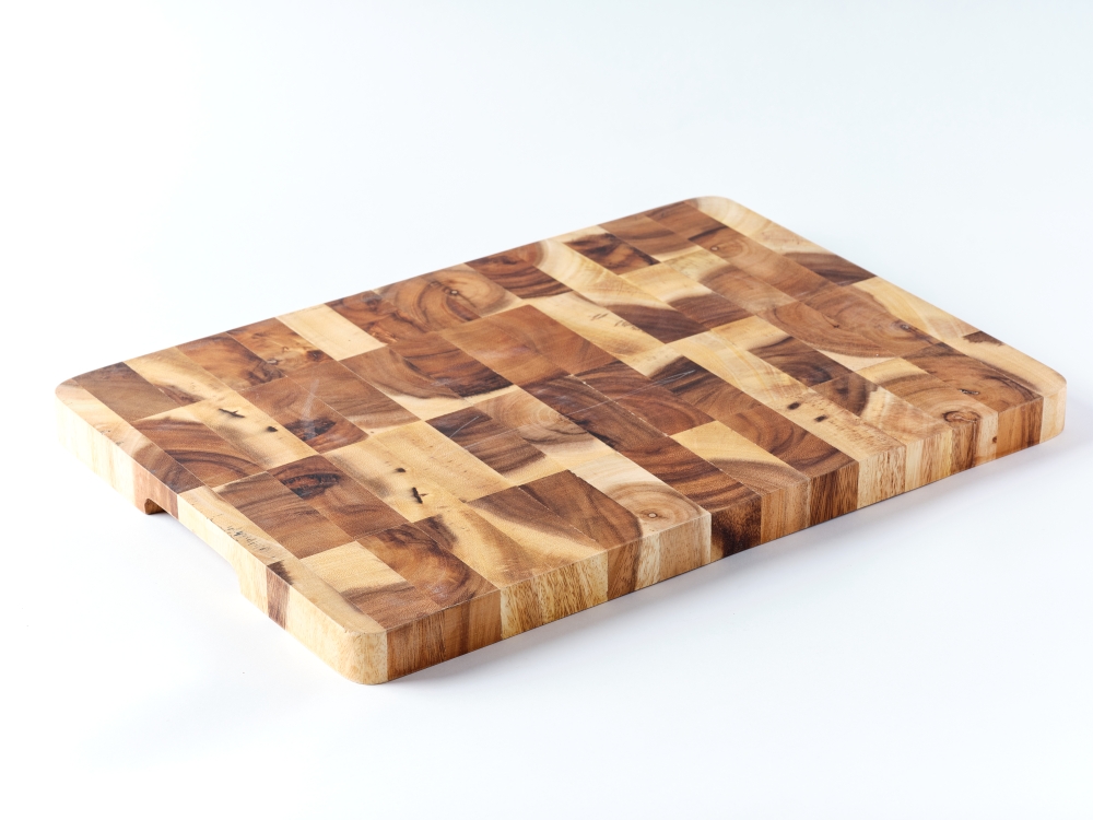 בוצ'ר עץ ענק
