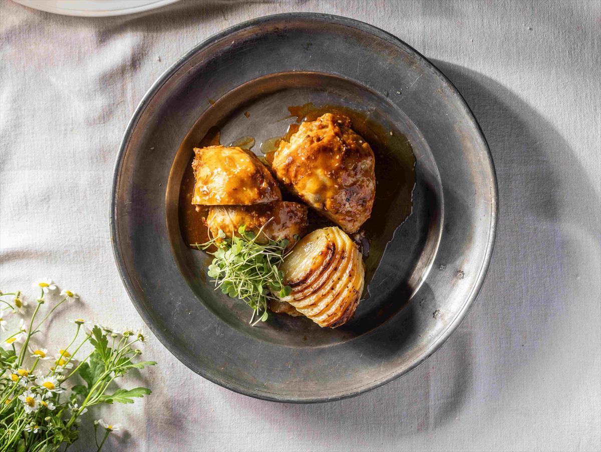 Orchard pullet with rice and onions stuffing