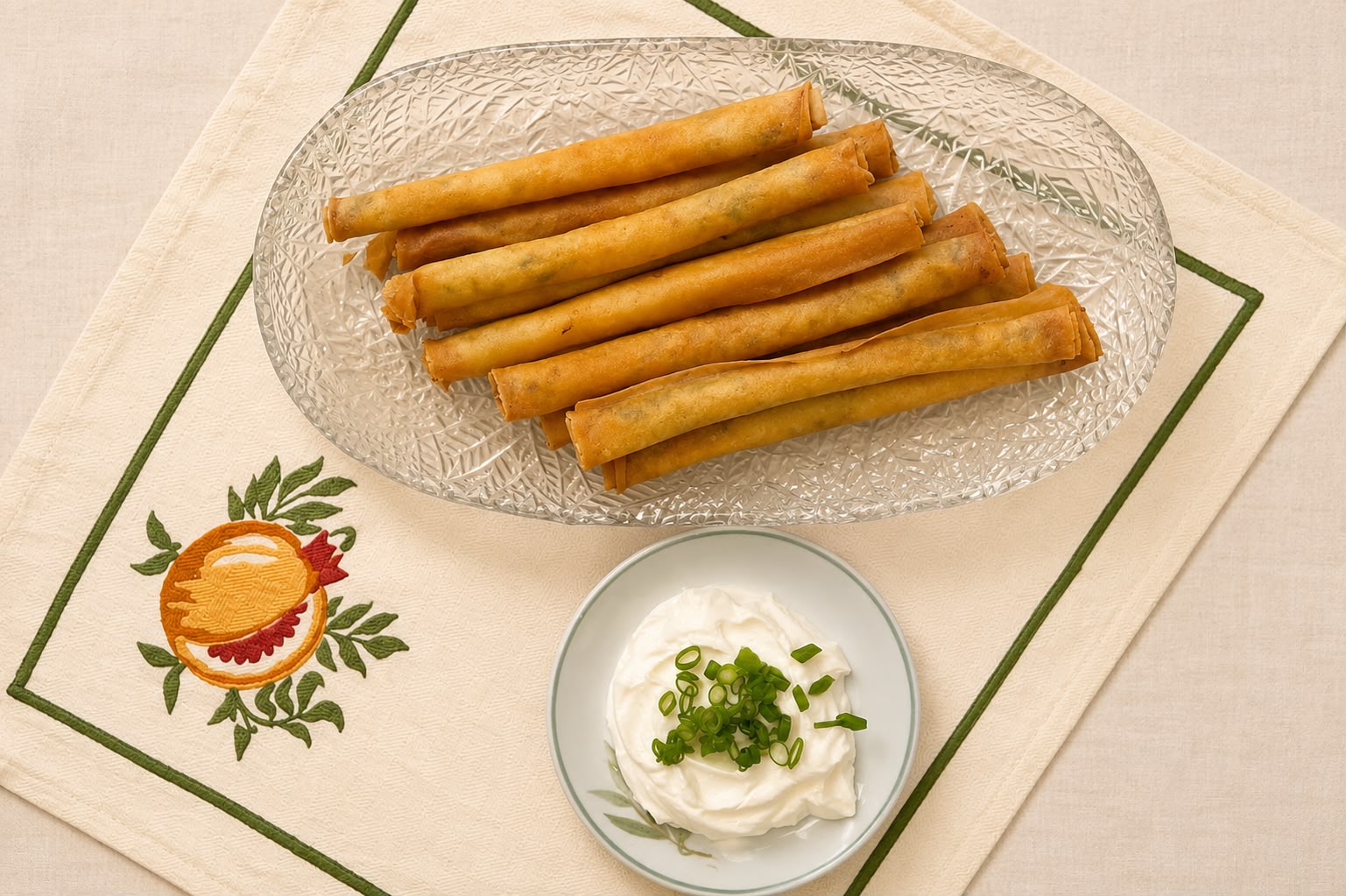 סיגר דגים יווני, יוגורט וסירופ רימונים