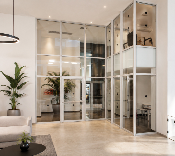 מחיצת אש מזכוכית  MetalGuard Curtain Wall ™