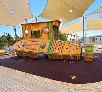 תכנון גן משחקים מעץ רוביניה בחריש