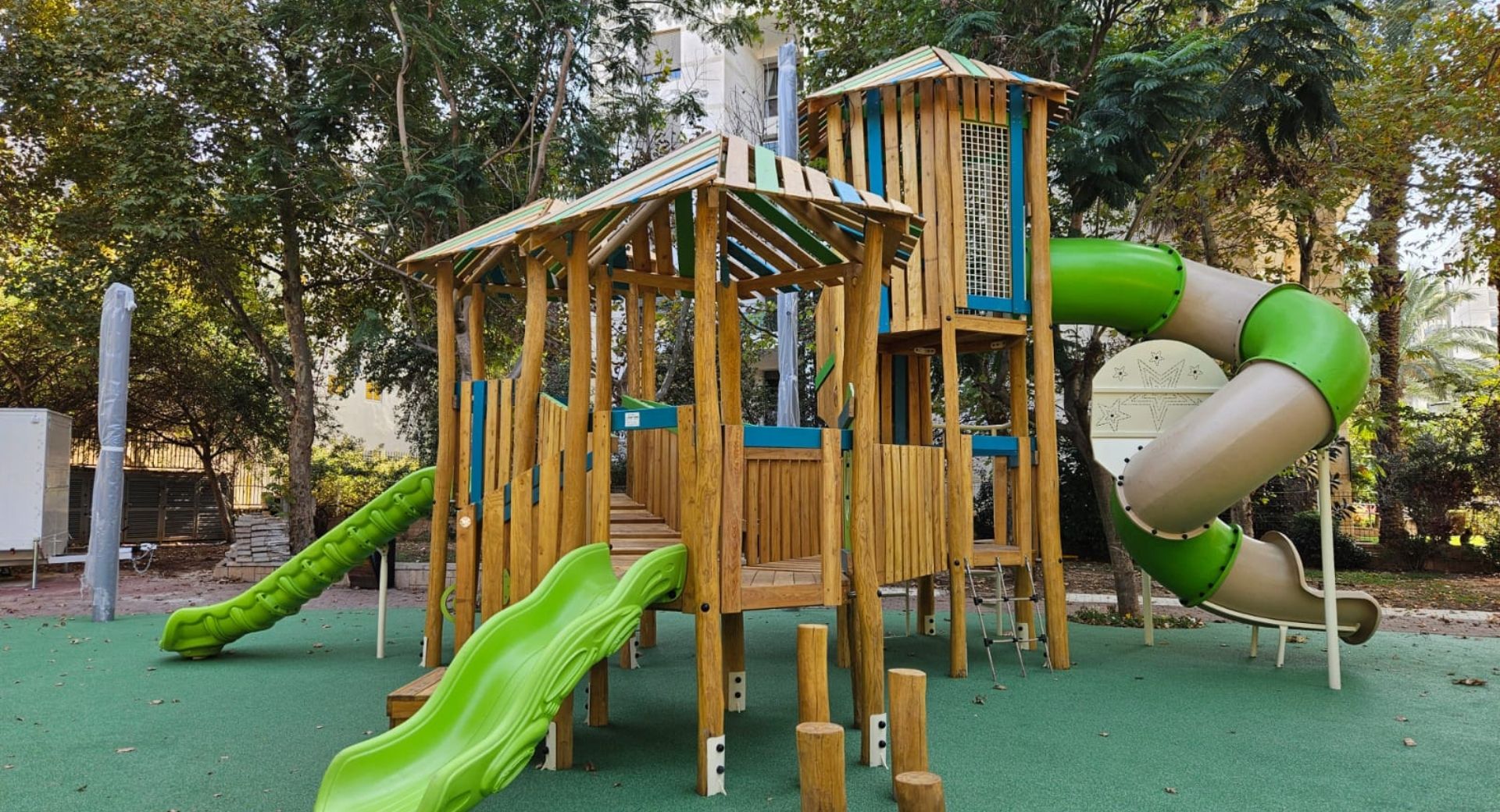 Robinia Playground with Towers and Slides