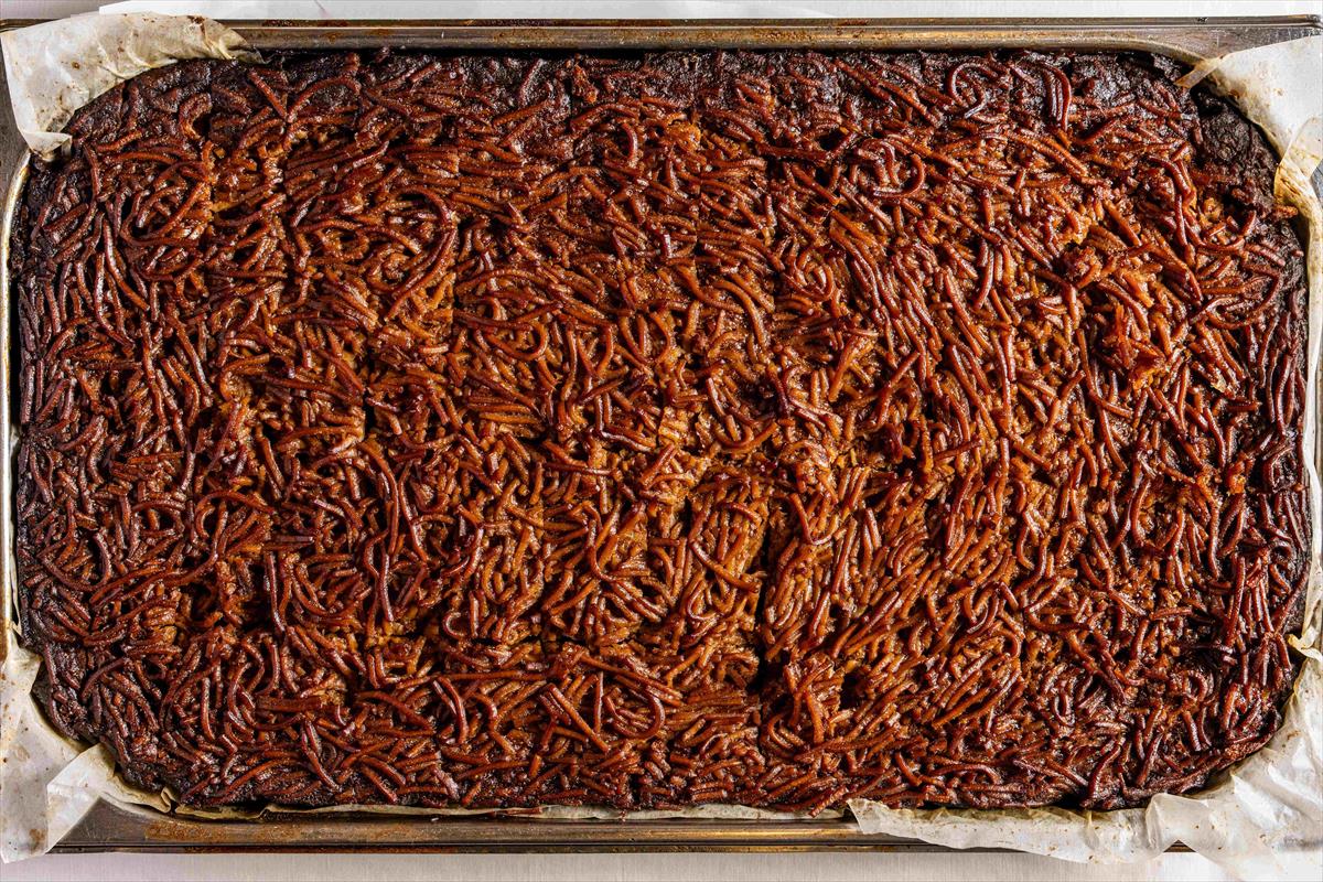 A giant pan of Jerusalem kugel for Kiddush